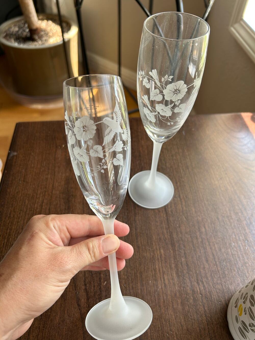 New Avon Crystal Hummingbird Champagne Flutes Set of 2 Frosted Stem Etched Glass